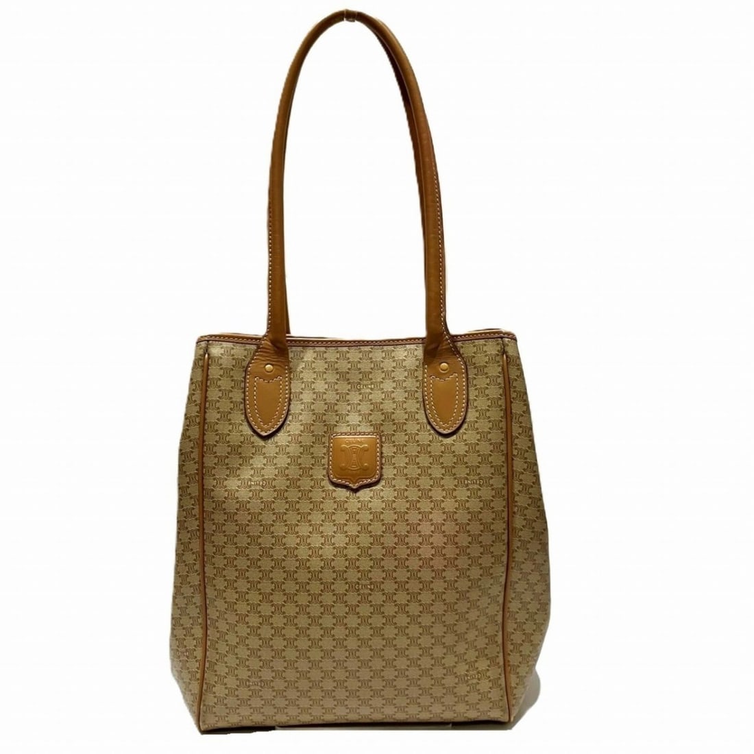 Celine shoulder bag, Macadam pattern: --- Catalog ---Category: SizeSize (HxWxD): 34cm x 27cm x 15cm / 13.38'' x 10.62'' x 5.9''Category: DesignType: Shoulder bagColor: BeigeGender: WomenMaterial: PVC Category: GeneralBrand: Celine--- Item