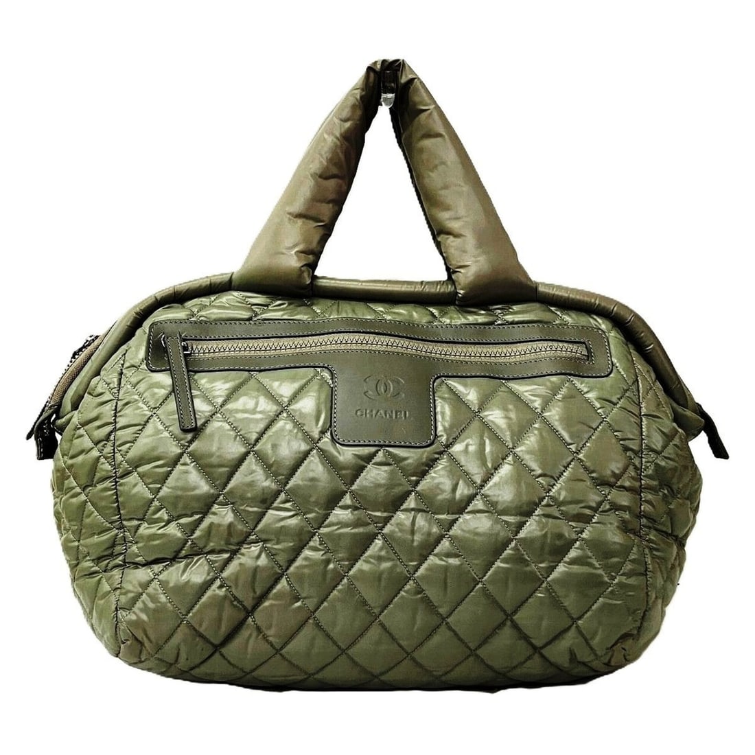 Chanel CHANEL Boston bag Coco Cocoon Nylon Leather: --- Catalog ---Category: SizeSize (HxWxD): 16cm x 40cm x 16cm / 6.29'' x 15.74'' x 6.29''Category: DesignType: Boston bagColor: GreenGender: Women,MenMaterial: Nylon Category: GeneralBrand: Chanel--- 