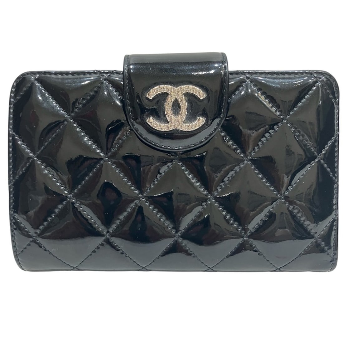 Chanel Coco Mark Bi-fold Wallet, Matelassé, Enamel: --- Catalog ---Category: SizeSize (HxWxD): 10cm x 15cm x 3cm / 3.93'' x 5.9'' x 1.18''Category: DesignType: Wallet (bi-fold)Color: BlackGender: Women,MenMaterial: Leather Leather/Fur Type: Enamel Leat