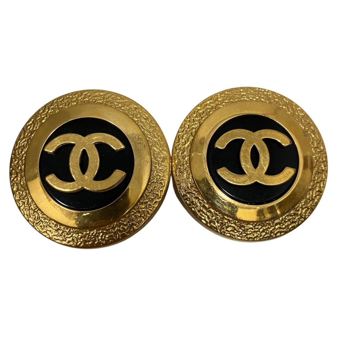 Chanel Vintage Coco Mark Earrings, Accessory, Total Weight 52.7g: --- Catalog ---Category: SizeSize (HxWxD): 42.00mm x 42.00mm / 1.65'' x 1.65''Category: DesignType: Clip earringsColor: GoldGender: WomenCategory: GeneralBrand: Chanel--- Item List ---Section: Conditi