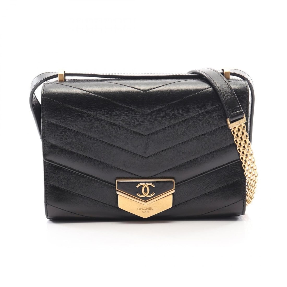 Chanel Chevron V-stitch Medal Shoulder Bag/Handbag, Leather, Women's, Black: --- Catalog ---Category: SizeSize (HxWxD): 13.5cm x 19cm x 6cm / 5.31'' x 7.48'' x 2.36''Category: DesignType: Handbag, Shoulder bagColor: BlackGender: WomenMaterial: Leather Hardware Color: GoldCateg