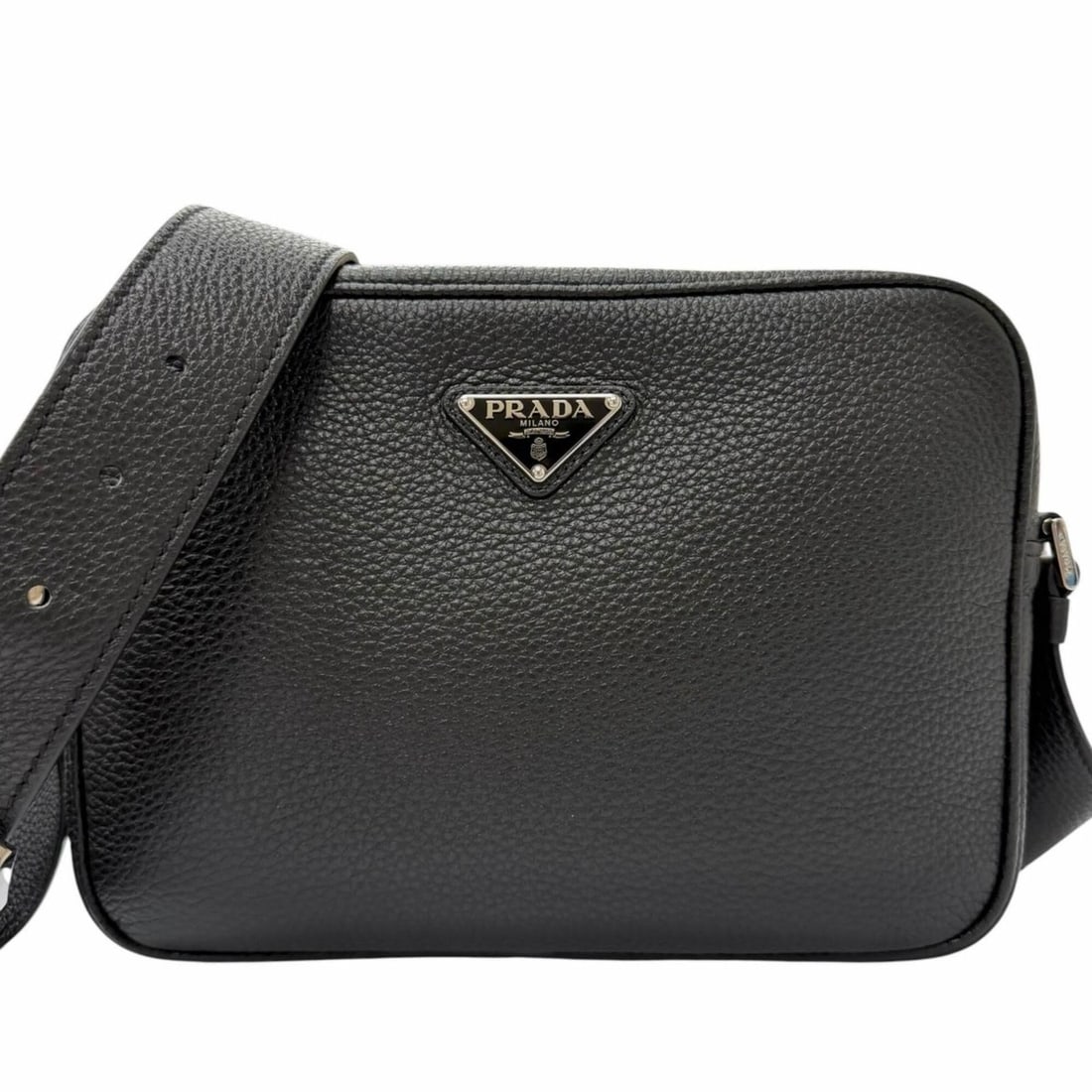 PRADA 2VH189 Leather Triangle Logo Crossbody Shoulder Bag, Black, Made in Italy, Recommended for Men: --- Catalog ---Category: SizeSize (HxWxD): 19cm x 27cm x 7.5cm / 7.48'' x 10.62'' x 2.95''Category: DesignType: Shoulder bagColor: BlackGender: WomenMaterial: Leather Category: GeneralMPN: 2VH189Brand
