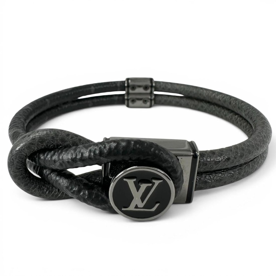 LOUIS VUITTON M6780 Bracelet Loop It Monogram Eclipse Canvas Black Silver Made in Spain Men's Comes: --- Catalog ---Category: SizeLength: 22cm / 8.66''Category: DesignType: Charm braceletColor: Black, SilverGender: MenMaterial: Monogram EclipseCategory: GeneralMPN: M6780Brand: Louis VuittonCountry of