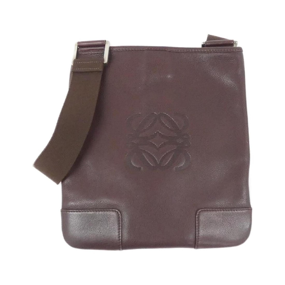Loewe 311 62 012 Shoulder Bag: --- Catalog ---Category: SizeSize (HxWxD): 27cm x 24cm x 1cm / 10.62'' x 9.44'' x 0.39''Category: DesignType: Shoulder bagColor: BrownGender: Men,WomenHardware Color: SilverCategory: GeneralMPN: 311