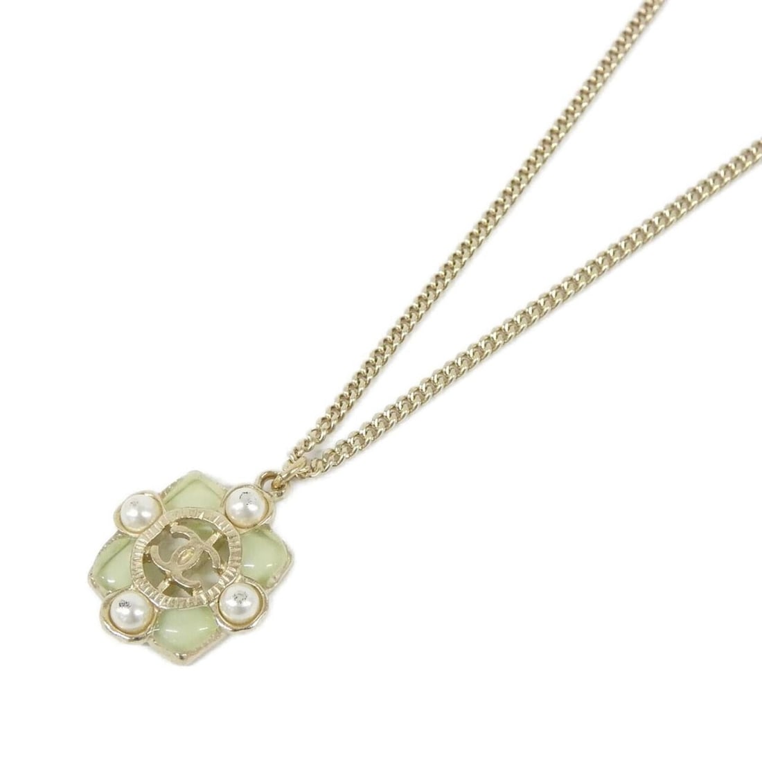 Chanel necklace: --- Catalog ---Category: SizePendant Size: 24mm x 20mm / 0.94'' x 0.78''Neck Circumference: 43 cm - 61 cm / 16.92'' - 24.01''Category: DesignColor: Green, WhiteGender: WomenMaterial: Artificial