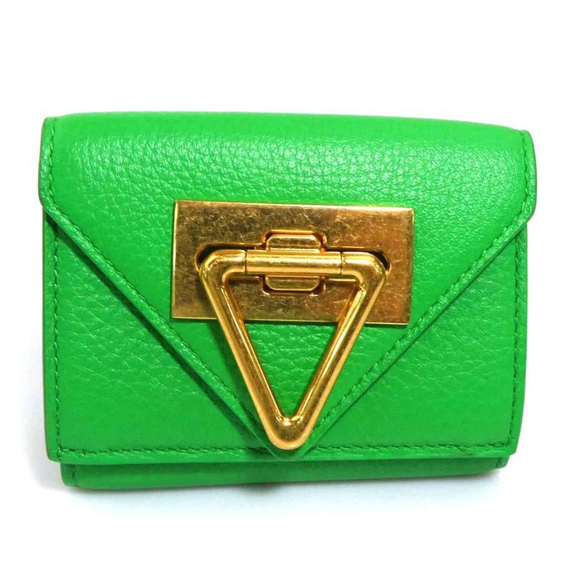 Bottega Veneta Tri-fold Wallet, Leather, Green, Men's/Women's, r11221a: --- Catalog ---Category: SizeSize (HxWxD): 7.5cm x 9.4cm x 3cm / 2.95'' x 3.7'' x 1.18''Category: DesignType: Wallet (tri-fold)Color: GreenGender: Men,WomenMaterial: Leather Category: GeneralBrand: Bo
