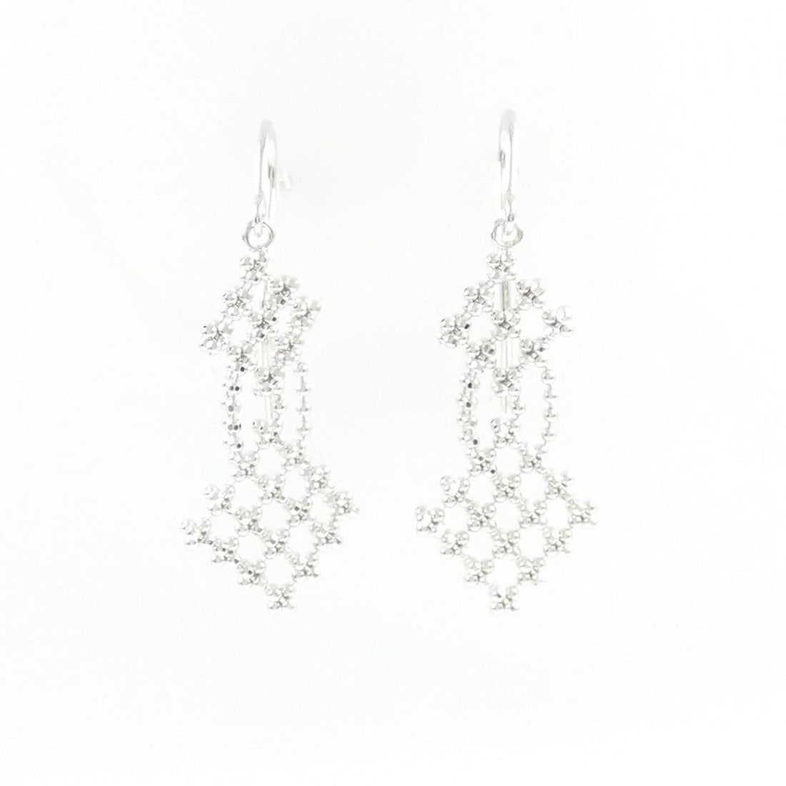 Tiffany & Co. Fringe Triangle Earrings: --- Catalog ---Category: SizeSize (HxWxD): 28.10mm x 11.40mm / 1.11'' x 0.45''Category: DesignType: Stud earringsColor: White goldGender: WomenMaterial: White gold (18K)Category: GeneralBrand: