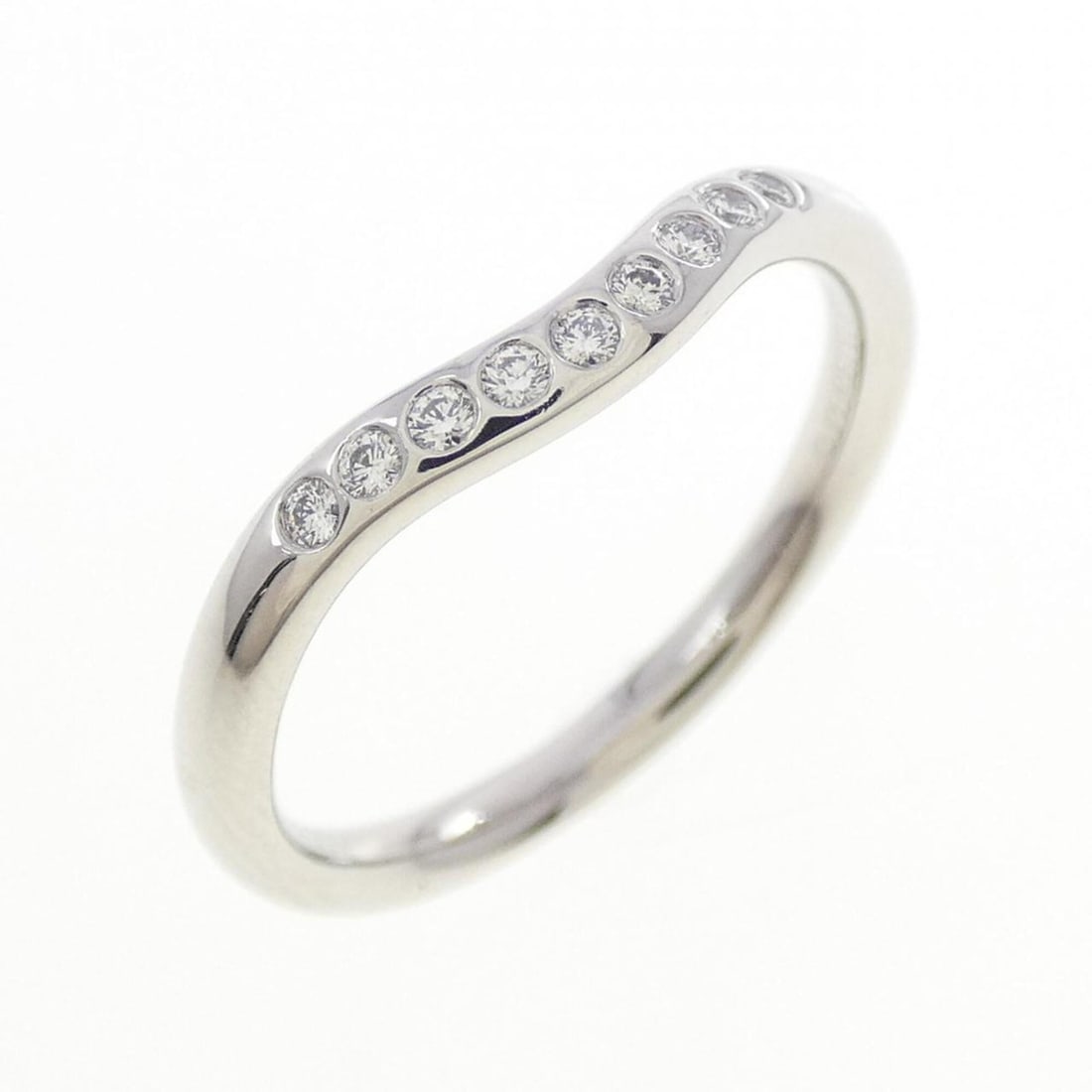 Tiffany & Co. Curved 9P Ring: --- Catalog ---Category: SizeJP Size: 9US Size: 5Category: DesignType: Band ringColor: PlatinumStone: DiamondGender: WomenMaterial: Platinum 950Category: GeneralMPN: 60016941Brand: Tiffany--- Item