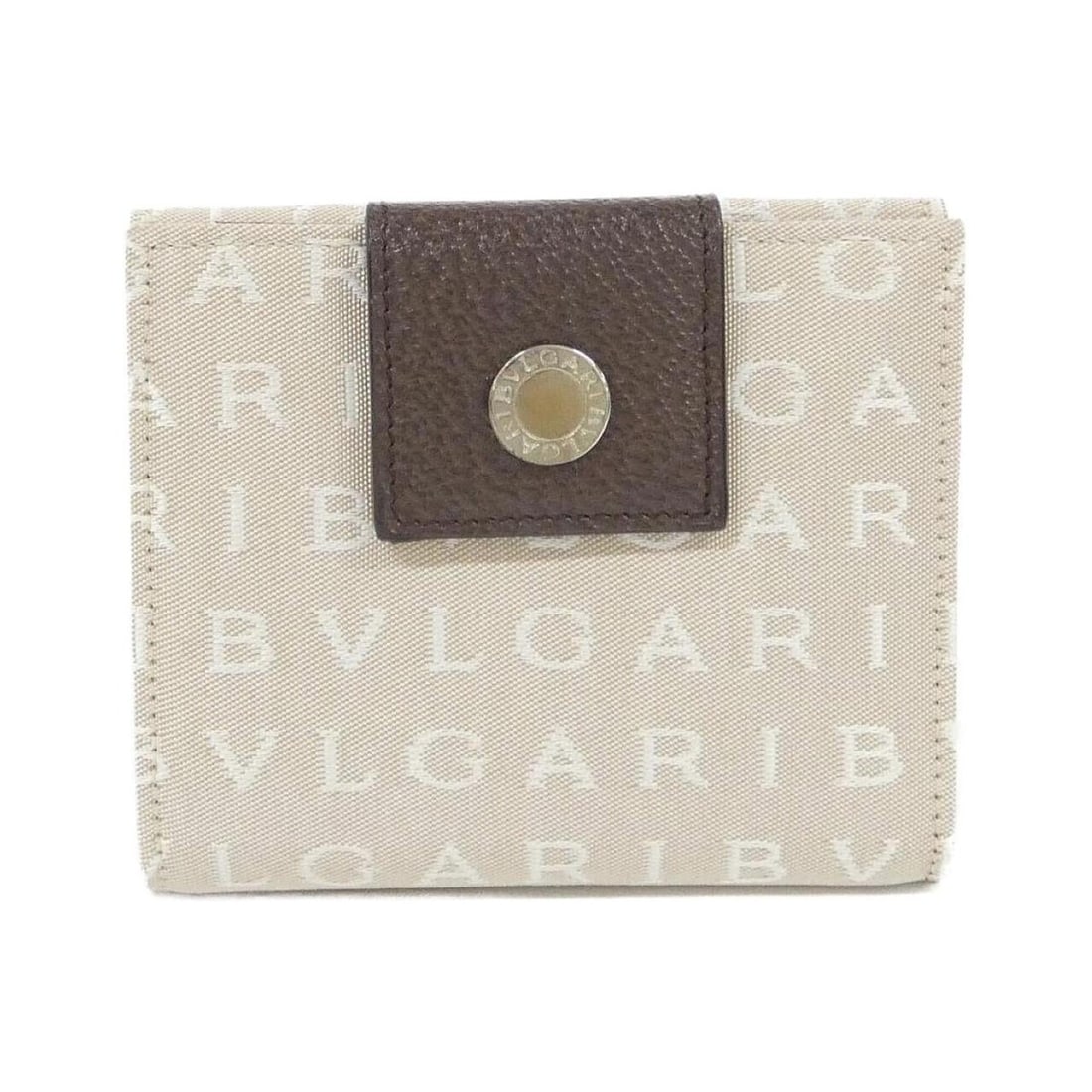 Bvlgari Bulgari 22242 wallet: --- Catalog ---Category: SizeSize (HxWxD): 10cm x 11cm x 2cm / 3.93'' x 4.33'' x 0.78''Category: DesignType: Wallet (bi-fold)Color: Beige, ChocolateGender: WomenMaterial: Canvas Category: GeneralMPN: