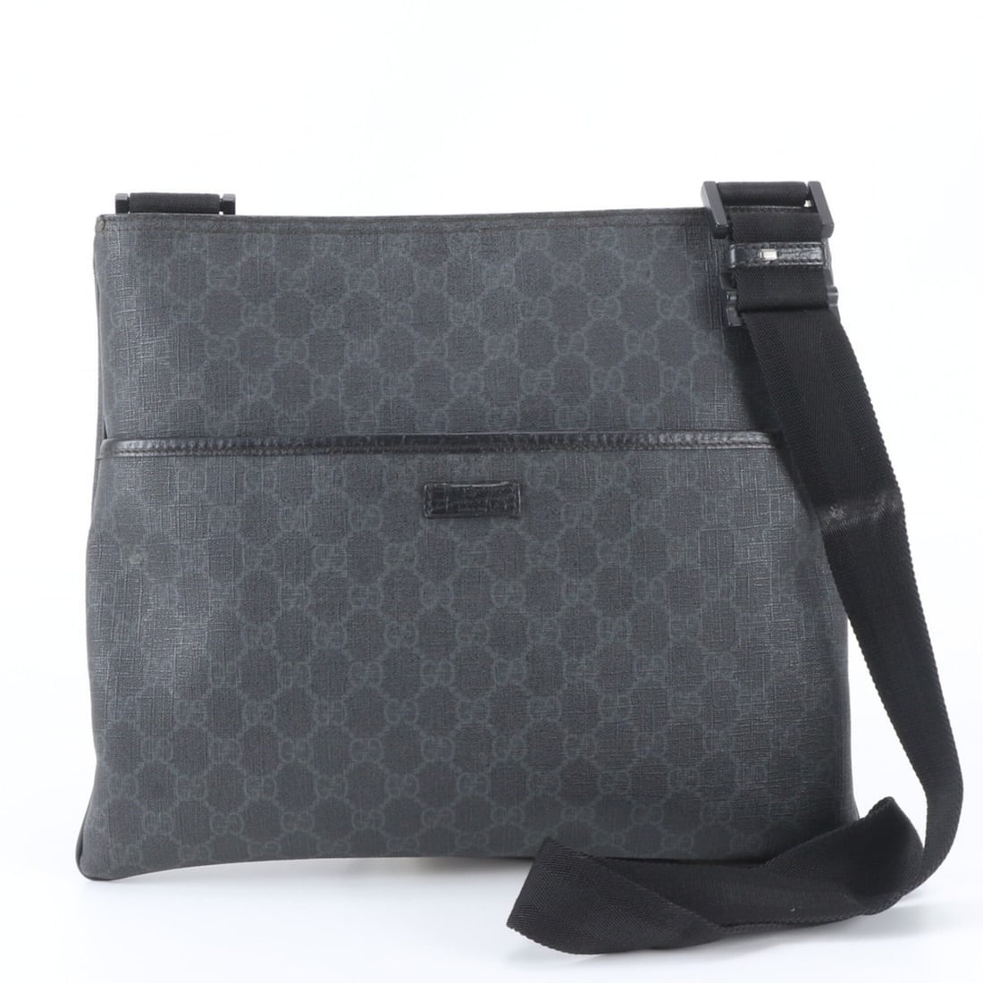 Gucci GG Supreme 162904 Leather Shoulder Bag Messenger for Men: --- Catalog ---Category: SizeSize (HxWxD): 29cm x 34cm x 3cm / 11.41'' x 13.38'' x 1.18''Strap Length: 128cm / 50.39''Category: DesignType: Shoulder bagColor: BlackGender: MenMaterial: GG Supreme Cate