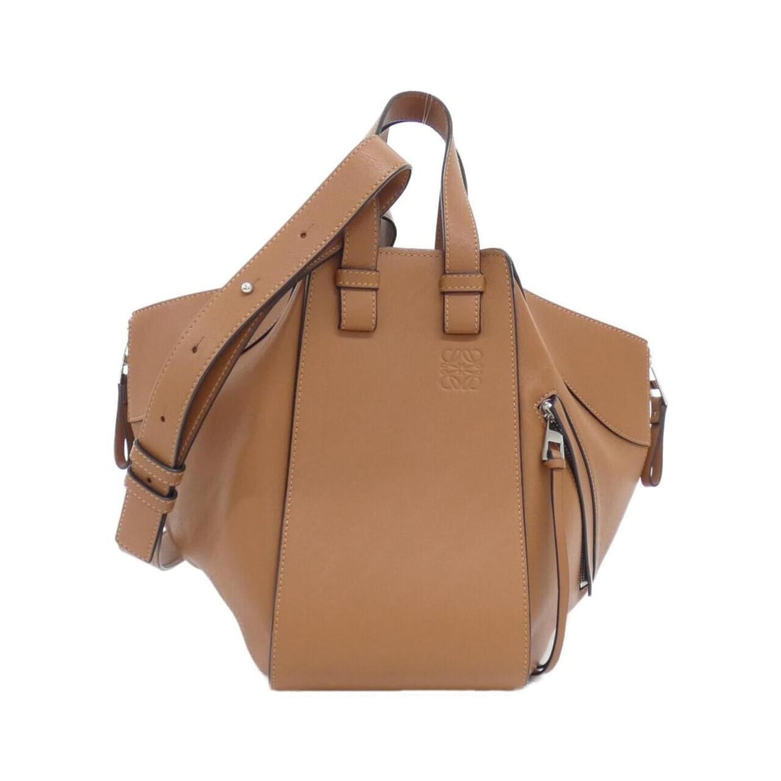 Loewe Hammock Small 387 30 S35 Shoulder Bag: --- Catalog ---Category: SizeWeight: 600g / 1.32lb.Size (HxWxD): 24cm x 33cm x 28cm / 9.44'' x 12.99'' x 11.02''Strap Length: 75cm - 91cm / 29.52'' - 35.82''Handle Length: 23cm / 9.05''Category: