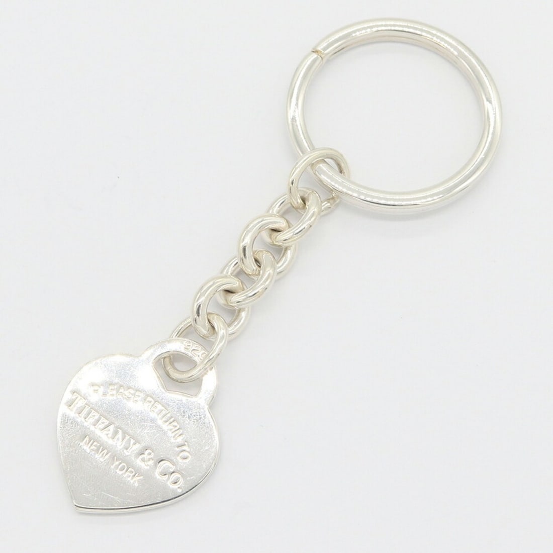 Tiffany & Co. Return to Heart Tag Keyring, Sterling Silver 925 Keychain, RTT, Women's.: --- Catalog ---Category: DesignType: KeyringGender: WomenMaterial: Sterling silver 925Category: GeneralBrand: Tiffany--- Item List ---Section: ConditionRanking: Rank A Used - A few traces of usage, so