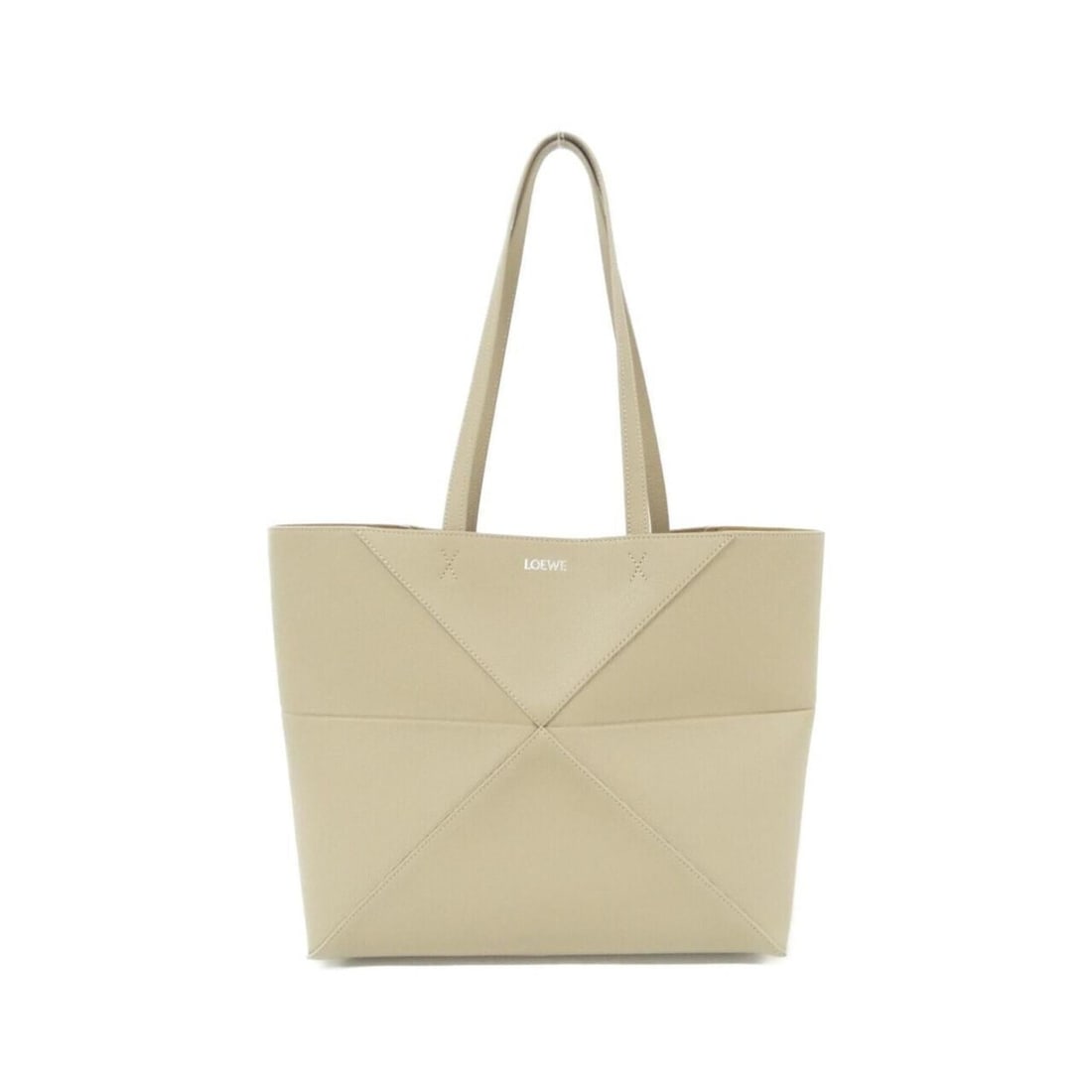 Loewe Puzzle Fold Tote Horizontal Medium A779PEWX04 Handbag: --- Catalog ---Category: SizeSize (HxWxD): 28cm x 31.5cm x 12.5cm / 11.02'' x 12.4'' x 4.92''Category: DesignType: Handbag, Tote bagColor: BeigeGender: Women,MenMaterial: Leather Leather/Fur Type: Cal