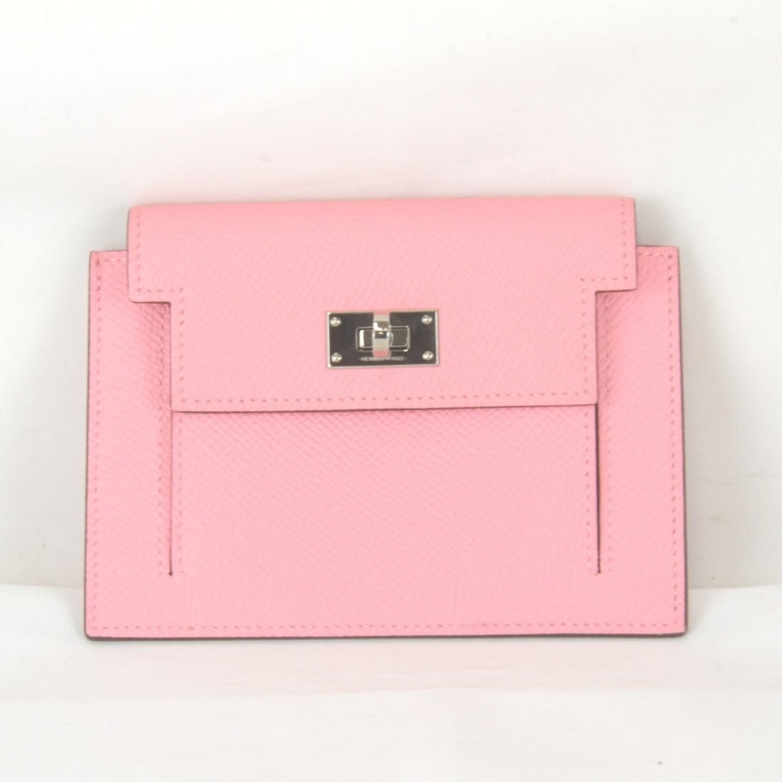 HERMES Kelly Pocket Wallet, Y Stamp, Leather, Pink, Women's: --- Catalog ---Category: SizeSize (HxWxD): 9.5cm x 13cm x 1.5cm / 3.74'' x 5.11'' x 0.59''Category: DesignType: Coin purse/coin caseColor: PinkGender: WomenClosure: Turn lockMaterial: Leather Category