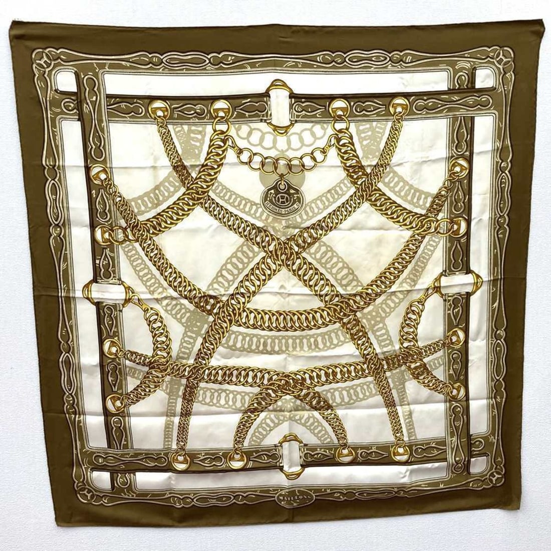 HERMES Carre 90 Scarf/Muffler, MAILLONS Chain Ring Design, Silk, Brown, Women's: --- Catalog ---Category: SizeWeight: 68g / 2.39oz.Size (LxW): 86cm x 87cm / 33.85'' x 34.25''Category: DesignType: ScarfColor: BrownGender: WomenMaterial: Silk Category: GeneralBrand: Hermes--- Item L