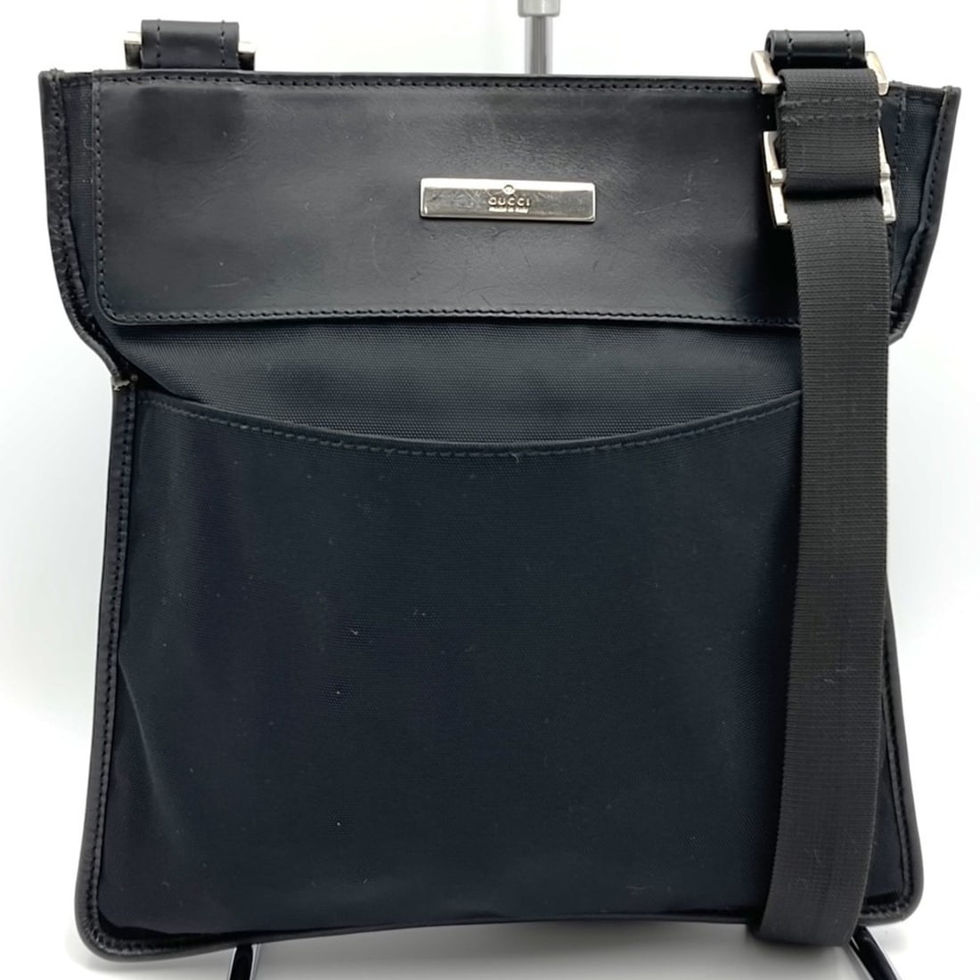 GUCCI 019 0348 Shoulder Bag Nylon/Leather Black Women's Men's: --- Catalog ---Category: SizeWeight: 296g / 10.44oz.Size (HxWxD): 24cm x 23cm x 1cm / 9.44'' x 9.05'' x 0.39''Strap Length: 134cm / 52.75''Category: DesignType: Shoulder bagColor: BlackGender: Men,Wom
