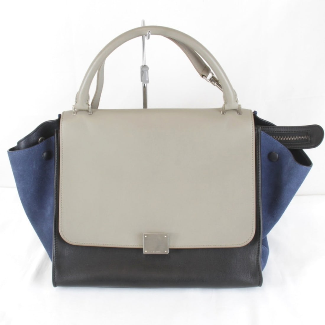 CELINE Trapeze Shoulder Bag, Leather/Suede, Gray, Women's: --- Catalog ---Category: SizeSize (HxWxD): 26cm x 29cm x 15cm / 10.23'' x 11.41'' x 5.9''Category: DesignType: Shoulder bagColor: GrayGender: WomenMaterial: Leather , Suede Category: GeneralLine: Trap