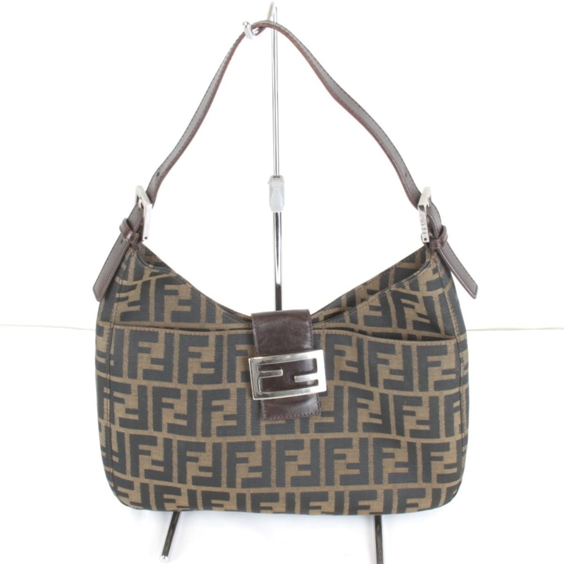 FENDI Zucca Bag Shoulder Canvas Khaki Women's: --- Catalog ---Category: SizeSize (HxWxD): 18cm x 32cm x 4cm / 7.08'' x 12.59'' x 1.57''Category: DesignType: Shoulder bagColor: KhakiGender: WomenMaterial: Canvas Category: GeneralLine: ZuccaBrand: F