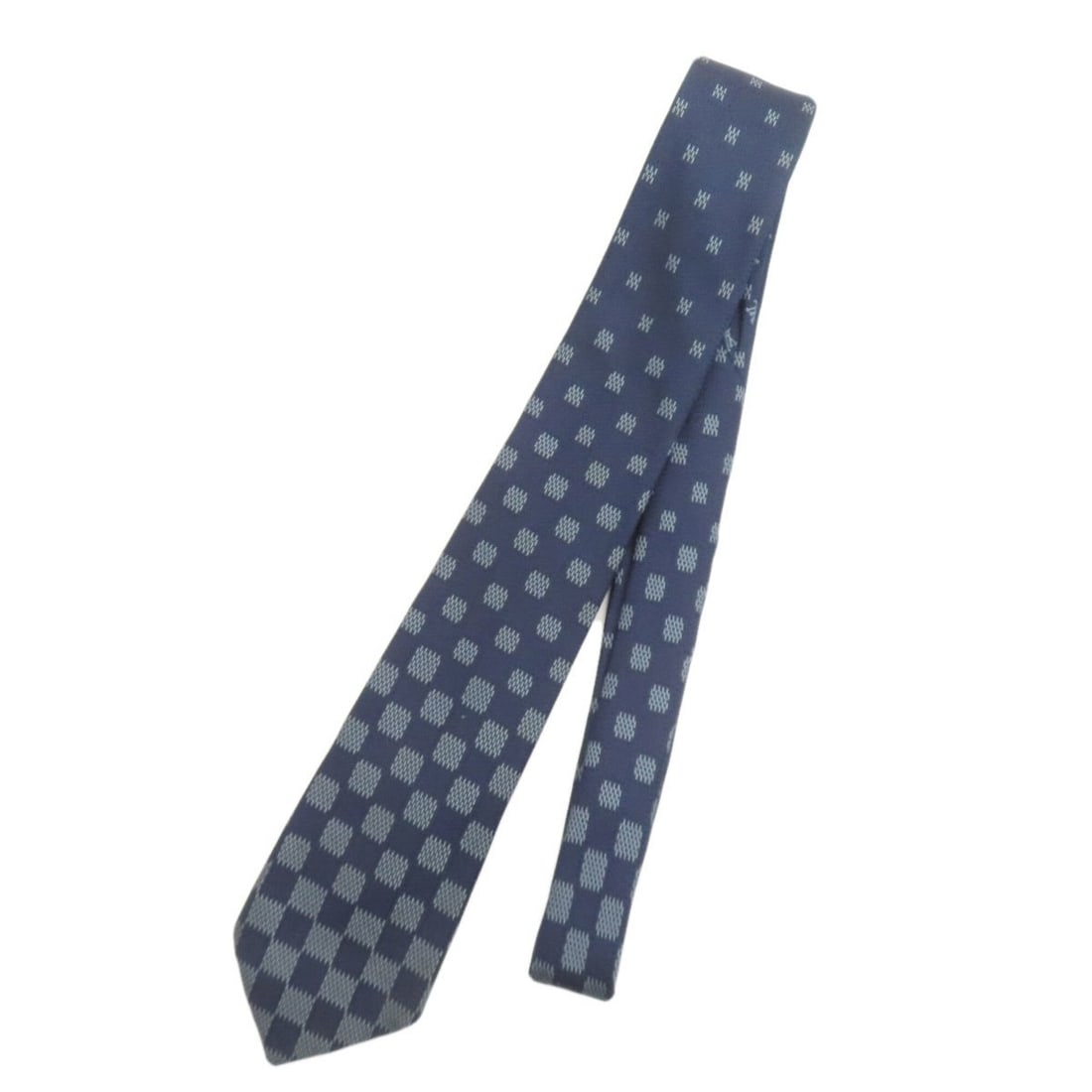 Louis Vuitton Damier Pattern Silk Tie for Men LOUIS VUITTON: --- Catalog ---Category: SizeWidth: 8cm / 3.14''Category: DesignType: CravatColor: NavyGender: MenMaterial: Silk Category: GeneralBrand: Louis Vuitton--- Item List ---Section: ConditionRanking: Rank