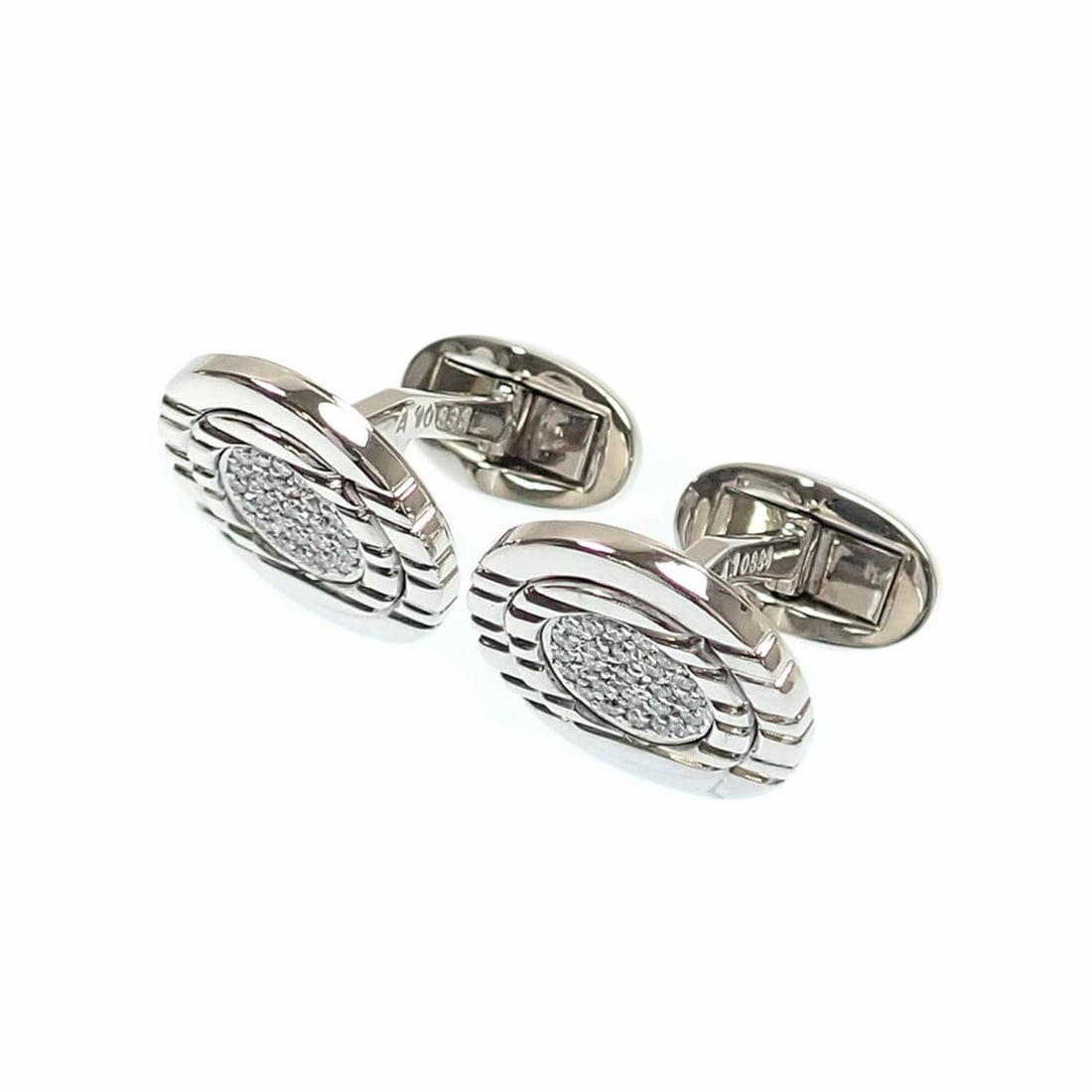 Piaget Diamond Cufflinks for Men, 18K White Gold (750), 27.9g: --- Catalog ---Category: SizeSize (HxWxD): 18.20mm x 18.20mm x 24.00mm / 0.72'' x 0.72'' x 0.94''Category: DesignType: CufflinksColor: White goldGender: MenMaterial: White gold (18K)Category: GeneralB