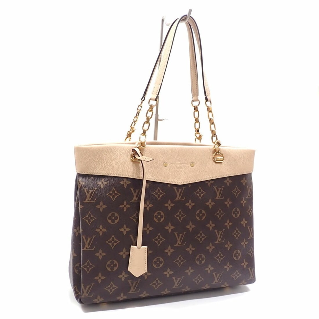 Louis Vuitton Monogram Pallas Shopper Shoulder Bag for Women M41580 Dune: --- Catalog ---Category: SizeSize (HxWxD): 27cm x 34cm x 12cm / 10.62'' x 13.38'' x 4.72''Category: DesignType: Shoulder bagColor: DuneGender: WomenMaterial: Monogram Category: GeneralMPN: M41580Brand