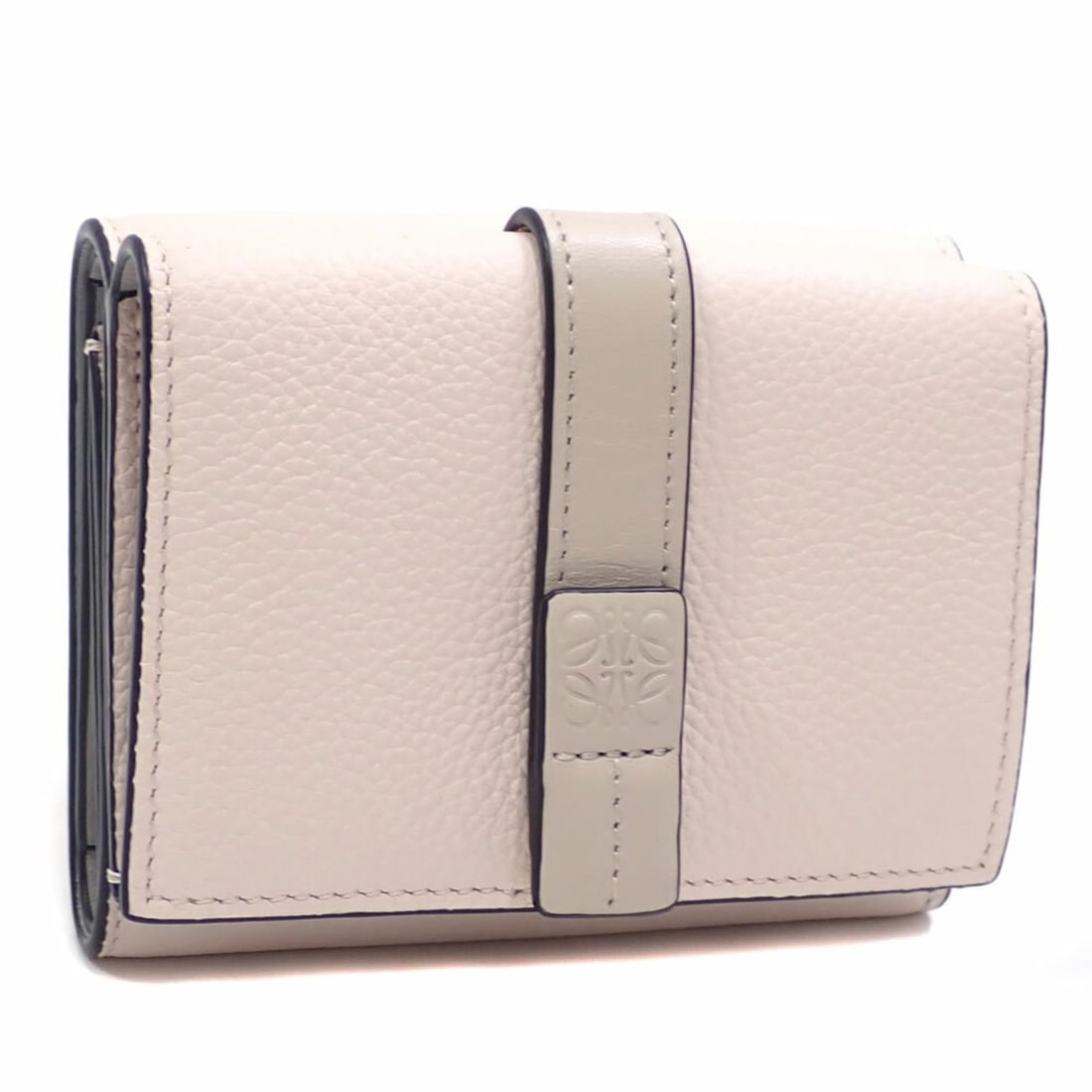 Loewe Trifold Wallet for Women, Light Pink, Soft Grain Calf Leather, Mini Compact: --- Catalog ---Category: SizeSize (HxWxD): 8cm x 10cm x 3.5cm / 3.14'' x 3.93'' x 1.37''Category: DesignType: Wallet (tri-fold)Color: Light pinkGender: WomenMaterial: Leather Leather/Fur Type: Calfski
