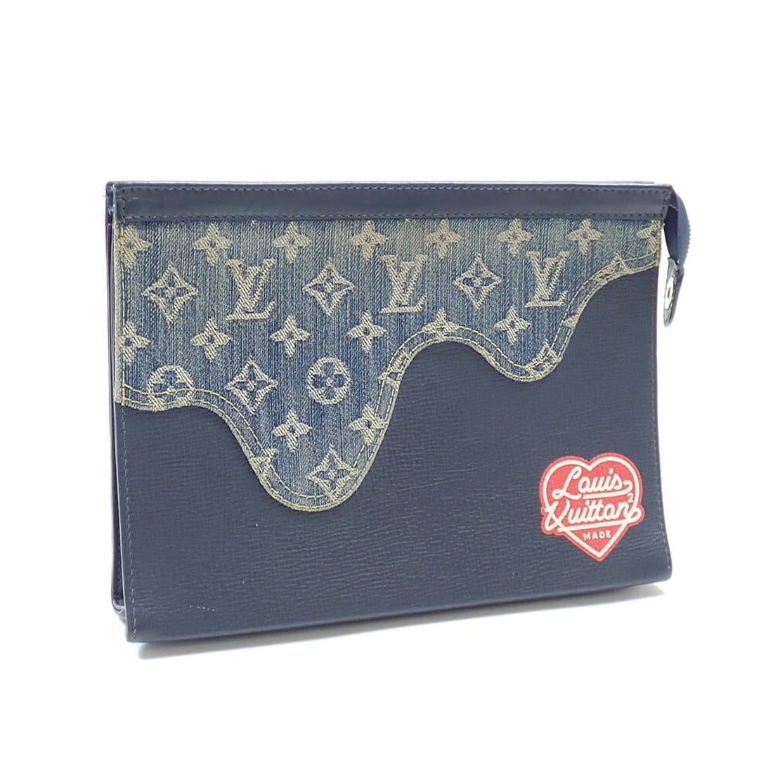Louis Vuitton Monogram Drip Pochette Voyage MM Men's Clutch Bag M45961 (2022 Pre-Spring Collection): --- Catalog ---Category: SizeSize (HxWxD): 19cm x 27cm x 6cm / 7.48'' x 10.62'' x 2.36''Category: DesignType: Clutch bag, PochetteGender: MenCategory: GeneralMPN: M45961Brand: Louis VuittonCountry of 