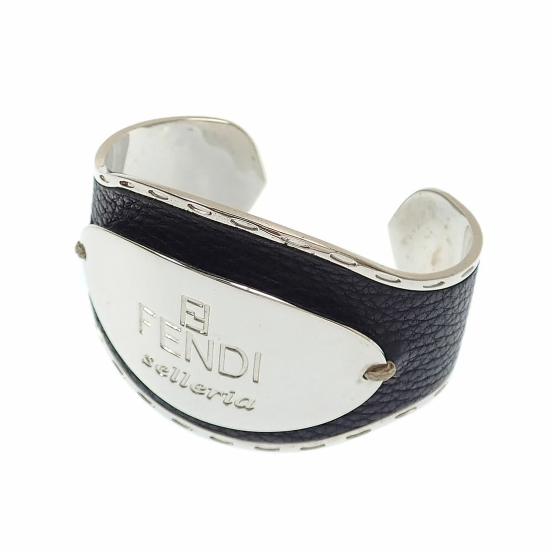 Fendi Bangle Selleria Line Women's: --- Catalog ---Category: SizeWidth: 2.5cm - 4.59cm / 0.98'' - 1.81''Length: 16.5cm / 6.49''Category: DesignType: BangleGender: WomenCategory: GeneralBrand: FendiCountry of Origin: Italy--- Item List -