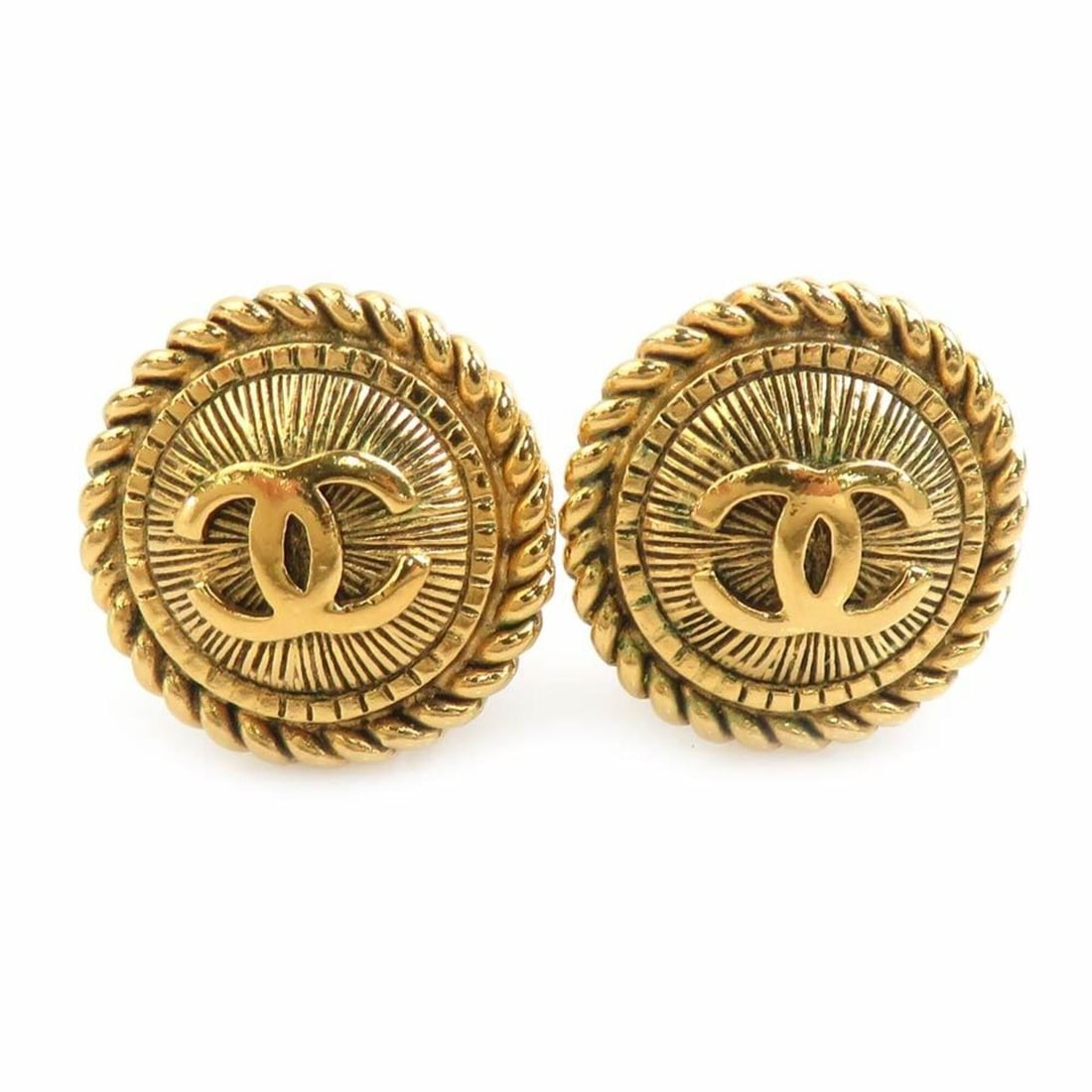 Chanel earrings, Coco Mark design, metal, gold, women's, e61971i: --- Catalog ---Category: SizeDiameter: 26mm / 1.02''Category: DesignType: Clip earringsColor: GoldGender: WomenMaterial: MetalCategory: GeneralBrand: ChanelCountry of Origin: France--- Item List ---Se