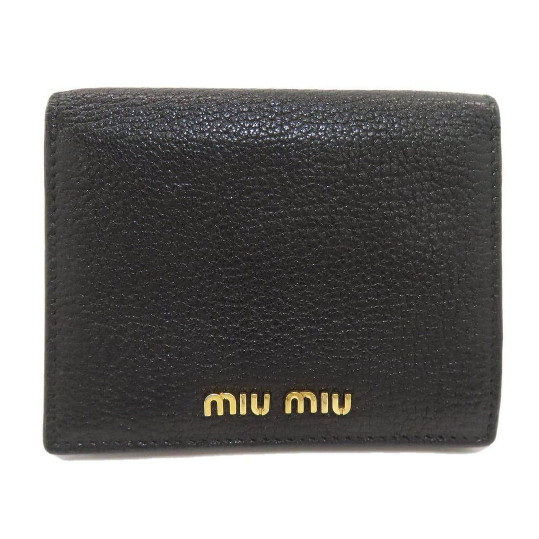 Miu Miu Miu Logo Bi-fold Leather Wallet for Women: --- Catalog ---Category: SizeSize (HxWxD): 9.5cm x 11cm x 2cm / 3.74'' x 4.33'' x 0.78''Category: DesignType: Wallet (bi-fold)Color: BlackGender: WomenClosure: Button, Snap fastenerMaterial: Leather I