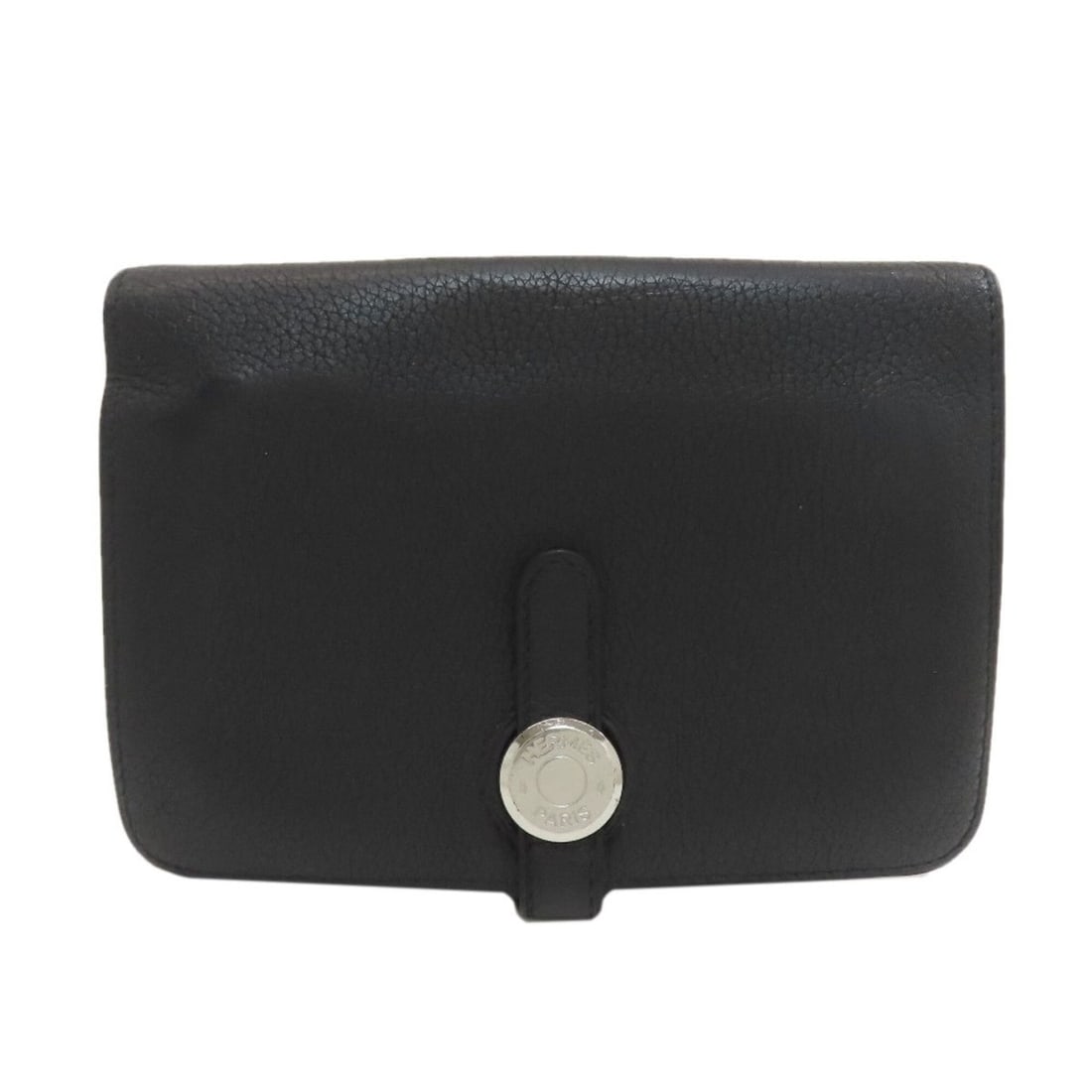 Hermes Dogon Compact Coin Case, Silver Hardware, Togo Leather, Women's: --- Catalog ---Category: SizeSize (HxWxD): 10cm x 14cm x 1cm / 3.93'' x 5.51'' x 0.39''Category: DesignType: Wallet (bi-fold)Color: BlackGender: WomenClosure: BandMaterial: Togo leather Inner Pocket: 