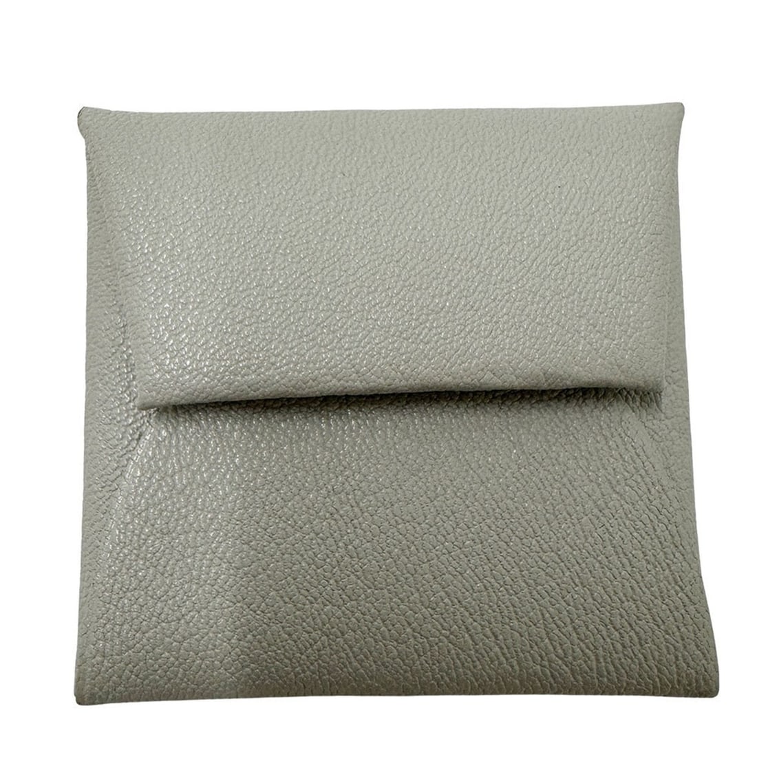Hermes Bastia Wallet for Women and Men, Brand Wallet/Coin Case, Chevre Mysore, Pearl Grey: --- Catalog ---Category: SizeSize (HxWxD): 8cm x 8.5cm / 3.14'' x 3.34''Category: DesignType: Coin purse/coin caseColor: Pearl grayGender: Men,WomenMaterial: Chevre myzore leather Category: GeneralBra