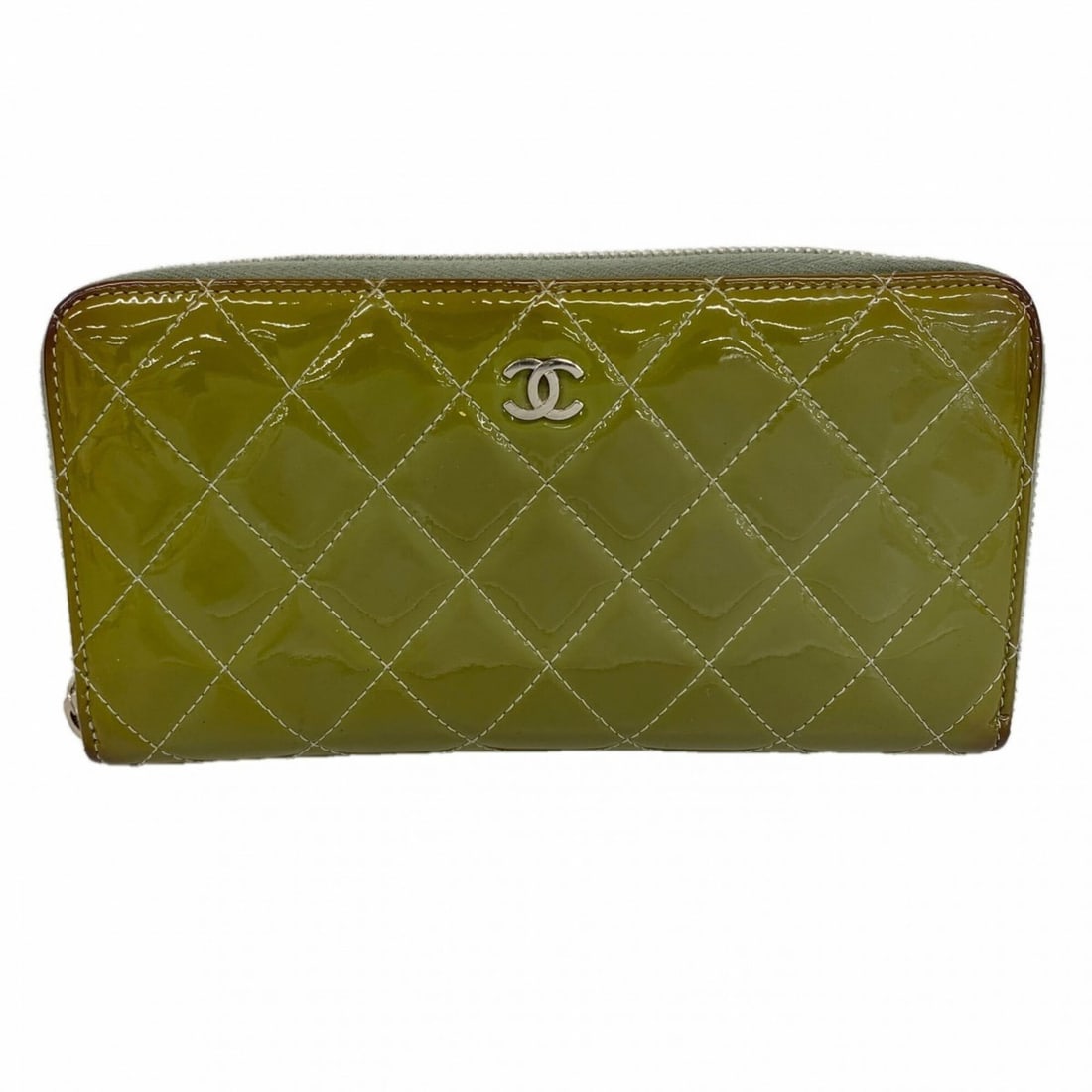 Chanel long wallet, Matelassé, patent leather, khaki, women's.: --- Catalog ---Category: SizeSize (HxWxD): 10.5cm x 19.5cm x 2cm / 4.13'' x 7.67'' x 0.78''Category: DesignType: Long wallet (bi-fold)Color: KhakiGender: WomenMaterial: Patent leather Category: Genera