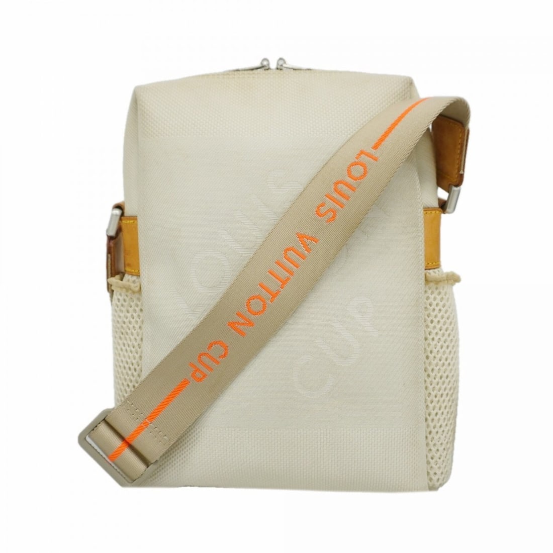 Louis Vuitton Damier Géant Weatherly Shoulder Bag M80637 White Cup LVCUP Men's: --- Catalog ---Category: SizeSize (HxWxD): 31cm x 19cm x 6cm / 12.2'' x 7.48'' x 2.36''Category: DesignType: Shoulder bagColor: WhiteGender: MenCategory: GeneralMPN: M80637Brand: Louis Vuitton--- Item