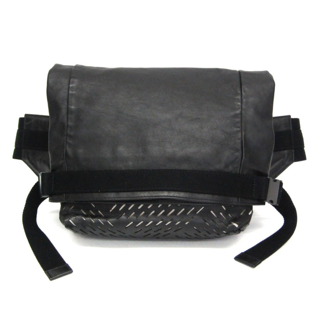Bottega Veneta Perforated 578540 Men's Leather Fanny Pack,Sling Bag Black: --- Catalog ---Category: SizeSize (HxWxD): 21cm x 20cm x 7cm / 8.26'' x 7.87'' x 2.75''Strap Length: 60cm - 127cm / 23.62'' - 49.99''Category: DesignType: Fanny pack, Sling bagColor: BlackGender: MenC