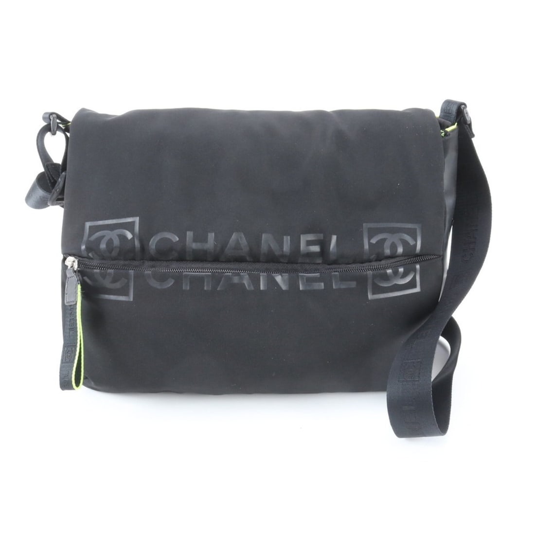 Chanel Sport Line Shoulder Bag Messenger Black Men's: --- Catalog ---Category: SizeSize (HxWxD): 24cm x 34cm x 10cm / 9.44'' x 13.38'' x 3.93''Strap Length: 125cm / 49.21''Category: DesignType: Shoulder bagColor: Black, YellowGender: MenCategory: General