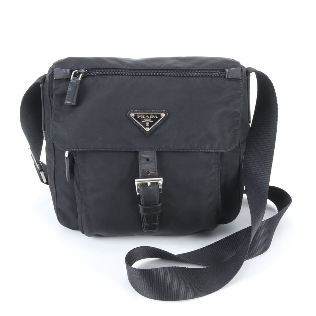 Prada Tessuto Nylon Triangle Logo Leather Shoulder Bag Messenger Black Men's: --- Catalog ---Category: SizeSize (HxWxD): 20cm x 23cm x 9cm / 7.87'' x 9.05'' x 3.54''Category: DesignType: Shoulder bagColor: BlackGender: MenMaterial: Nylon , Leather Category: GeneralBrand: PradaC
