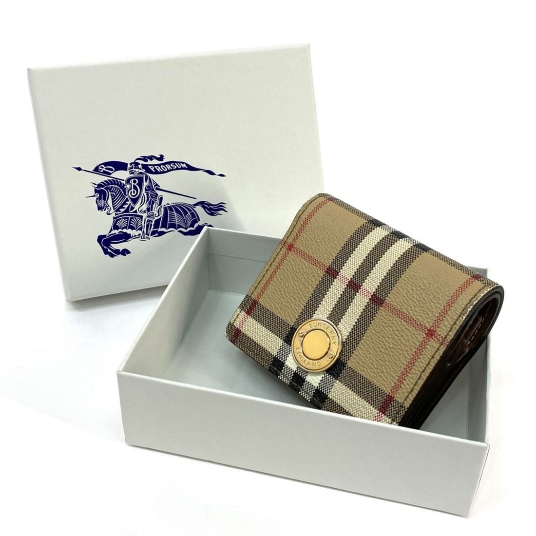 BURBERRY bi-fold wallet: --- Catalog ---Category: SizeSize (HxWxD): 8.5cm x 10cm x 3cm / 3.34'' x 3.93'' x 1.18''Category: DesignType: Wallet (bi-fold)Gender: Women,MenCategory: GeneralBrand: Burberry--- Item List ---Section: