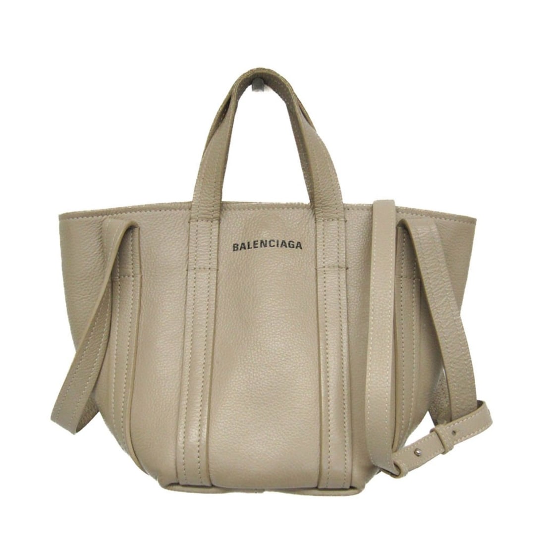 Balenciaga Everyday XS North South 672793 Women's Leather Tote Bag Beige: --- Catalog ---Category: SizeSize (HxWxD): 20cm x 17cm x 16cm / 7.87'' x 6.69'' x 6.29''Strap Length: 127cm - 142cm / 49.99'' - 55.9''Handle Length: 24cm / 9.44''Category: DesignType: Tote bagColor: B