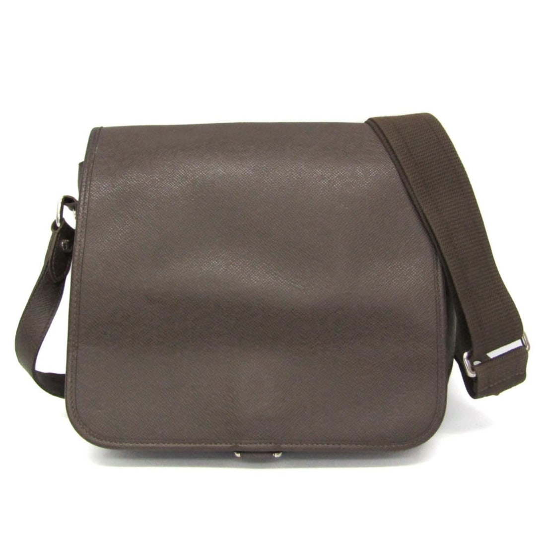 Louis Vuitton Taiga Andrei M32488 Men's Messenger Bag,Shoulder Bag Grizzly: --- Catalog ---Category: SizeSize (HxWxD): 25cm x 28cm x 10cm / 9.84'' x 11.02'' x 3.93''Strap Length: 107cm - 156cm / 42.12'' - 61.41''Category: DesignType: Messenger bag, Shoulder bagColor: GrizzlyG