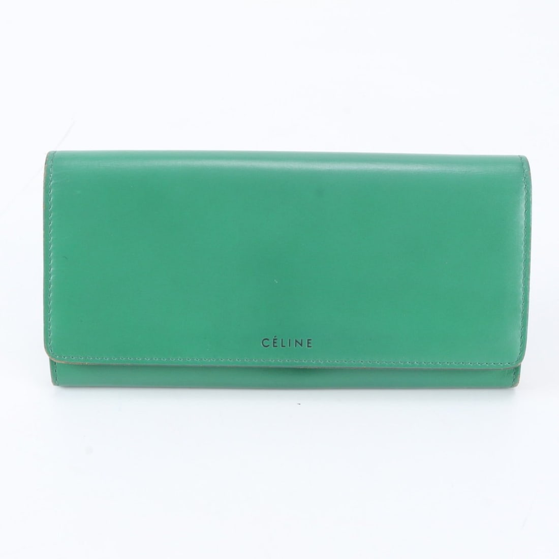 Excellent condition Celine flap leather long wallet, green, for women.: --- Catalog ---Category: SizeSize (HxWxD): 10cm x 20cm x 1cm / 3.93'' x 7.87'' x 0.39''Category: DesignType: Coin purse/coin caseColor: GreenGender: WomenMaterial: Leather Category: GeneralBrand: Celi