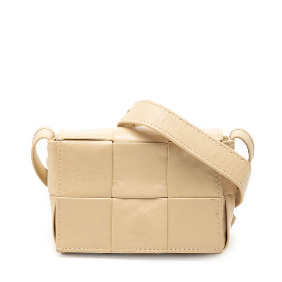 Bottega Veneta Candy Cassette Crossbody Shoulder Bag, Melon Washed Leather, Women's.: --- Catalog ---Category: SizeSize (HxWxD): 9cm x 12cm x 4.5cm / 3.54'' x 4.72'' x 1.77''Category: DesignType: Shoulder bagGender: WomenMaterial: Leather Category: GeneralBrand: Bottega Veneta--- Item 