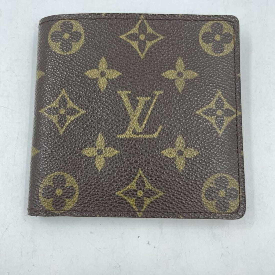 LOUIS VUITTON Monogram Portefeuille Cartes Crédit Monnaie Bi-fold Wallet M61665 Louis Vuitton: --- Catalog ---Category: SizeSize (HxWxD): 10.5cm x 10.5cm x 2cm / 4.13'' x 4.13'' x 0.78''Category: DesignType: Wallet (bi-fold)Color: BrownGender: Women,MenMaterial: Monogram , PVC Category: