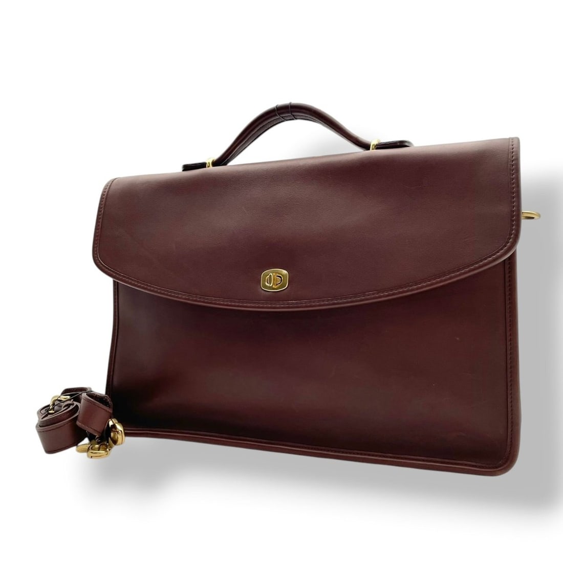 Coach 5265 Old Turnlock Briefcase Business Bag Leather Brown Men's S21: --- Catalog ---Category: SizeSize (HxWxD): 28cm x 41cm x 9cm / 11.02'' x 16.14'' x 3.54''Category: DesignType: Briefcase, Shoulder bagColor: BrownGender: MenMaterial: Leather Category: GeneralMPN: 526