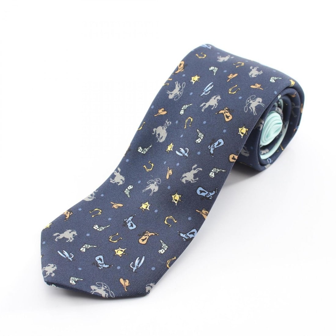 Prada men's silk tie with all-over pattern in navy, blue, and multi-color.: --- Catalog ---Category: SizeTotal Length: 149cm / 58.66''Category: DesignType: CravatColor: Blue, Multi-color, NavyGender: MenMaterial: Silk Category: GeneralBrand: Prada--- Item List ---Section: Con