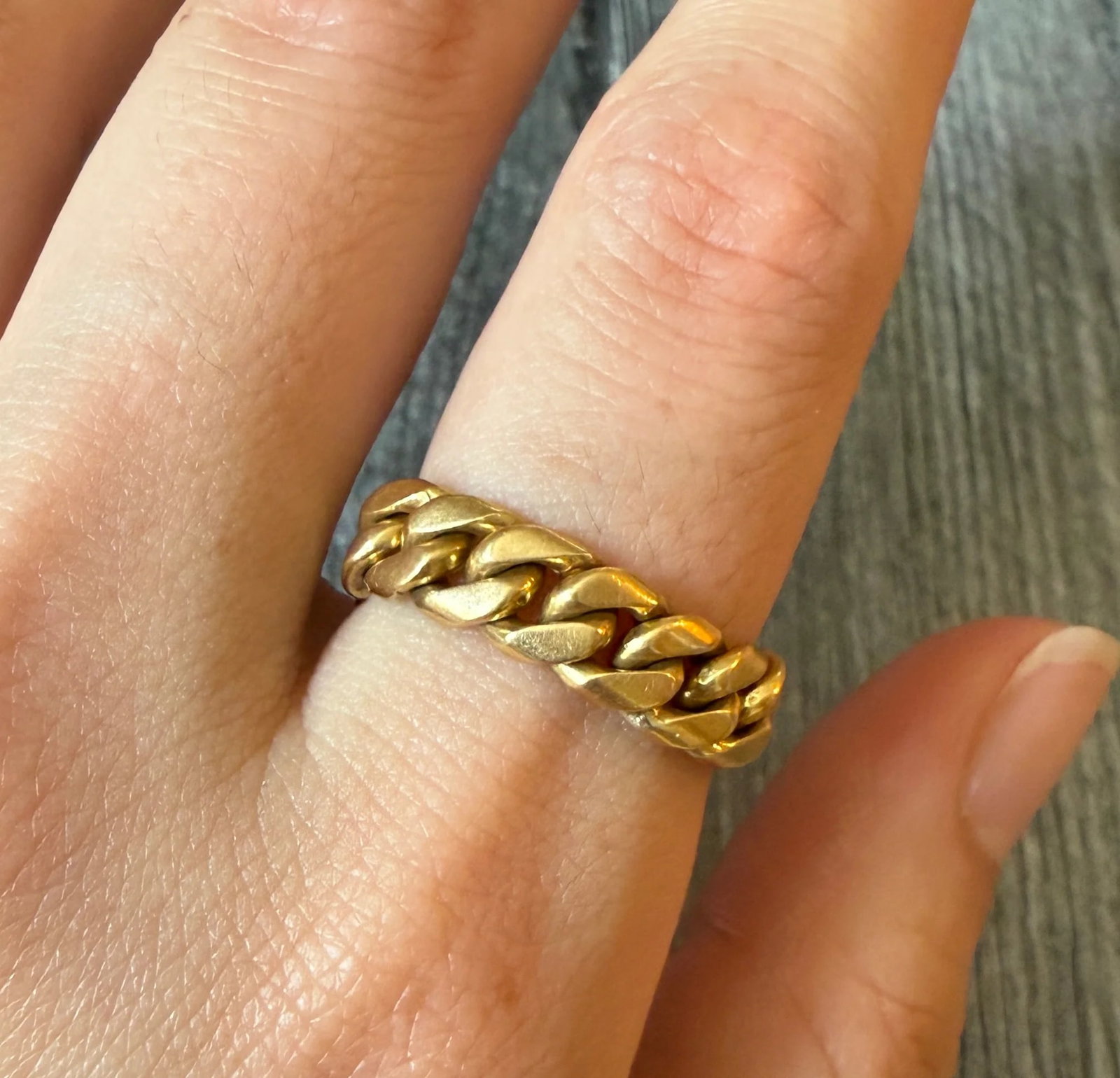Vintage 18K Gold Curb Link Band, Ring Size 9: Metal: 18K Yellow Gold (acid tested)Weight: 9.5 gramsRing Size: 9 (resizable)Width: 7.2 mm widthMarkings: NoneCondition: In very good condition with some minor surface wear Follow us on Instagram
