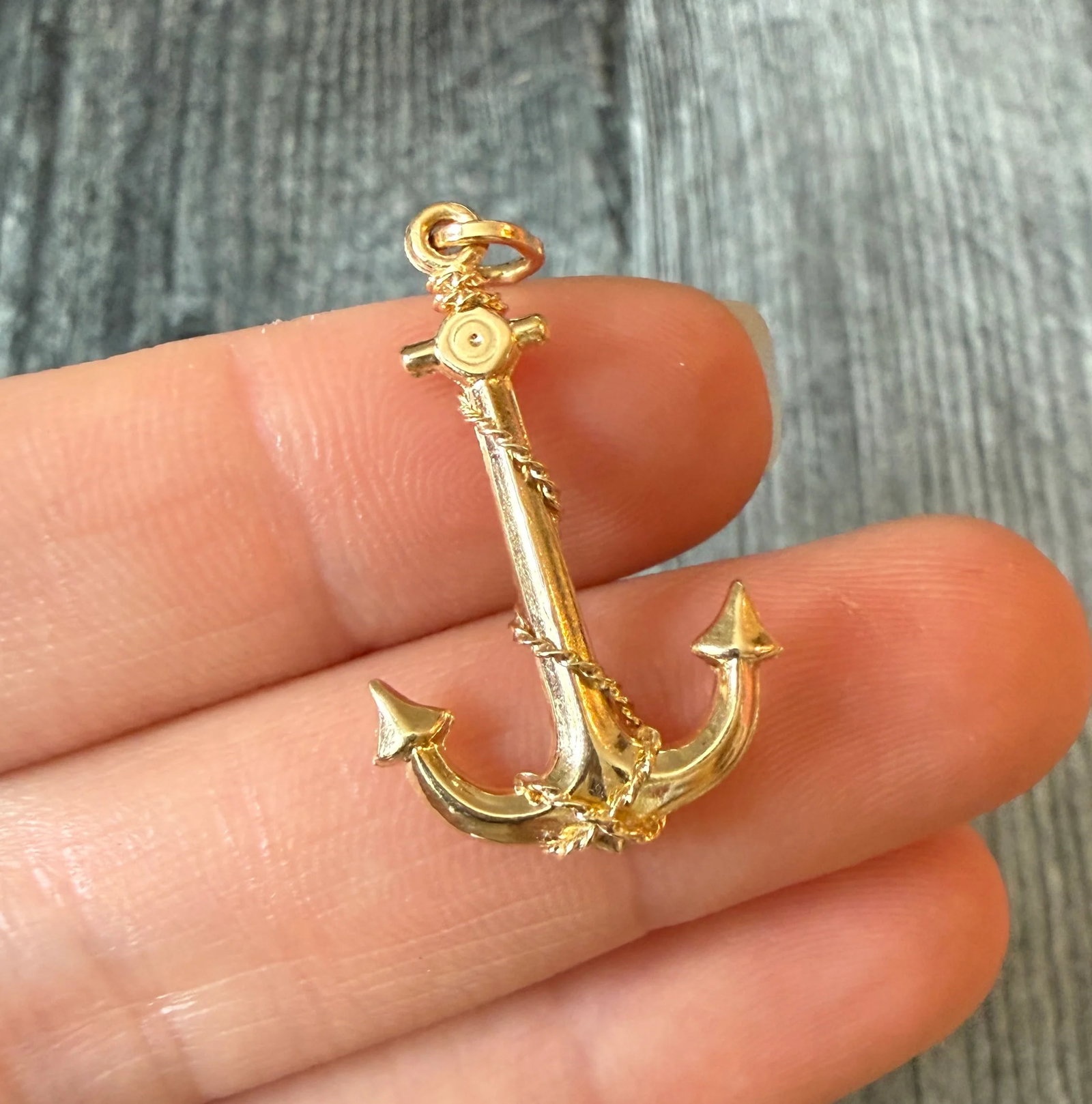 Midsized 14K Gold Anchor Charm: Metal: 14K Yellow Gold Weight: 1.4 gramsMeasurements: 1 inch long by 0.75 inches wideMarkings: "ITALY 14K"Condition: In good condition with some minor surface wear Follow us on Instagram @alphaomegaje