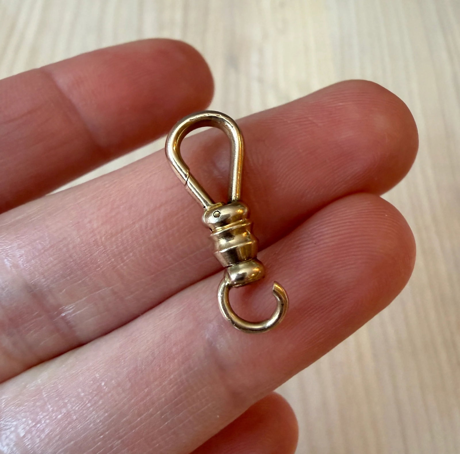 Antique 14K Gold Midsized Dog Clip Clasp, Charm Holder: Metal: 14K Yellow GoldWeight: 2.3 gramsMeasurements: 0.9" long Markings: "C14KK"Condition: In very good antique condition with some minor surface wear consistent with age. The bottom ring is currently