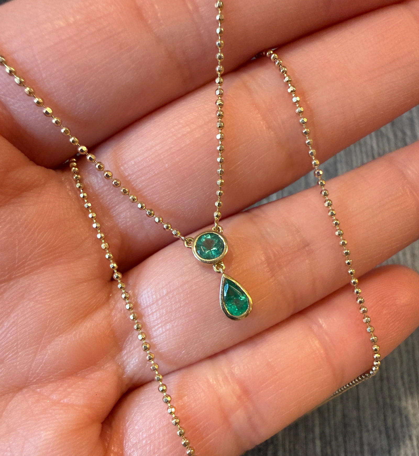 Emerald Drop and 18K Gold Ball Necklace with Adjustable Length (S) (1 of 1)