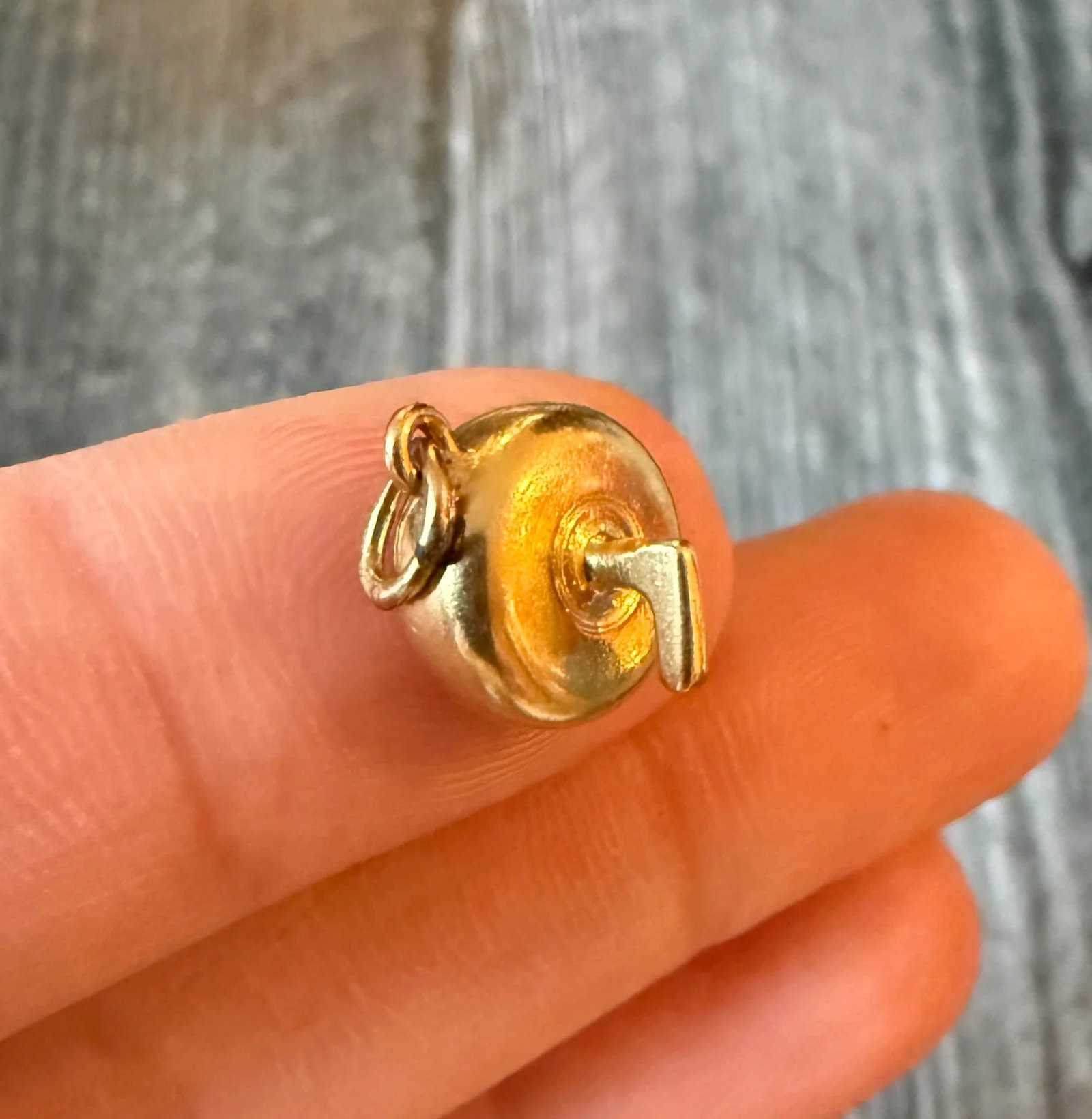 Vintage 18K Gold Curling Disc Charm (1 of 1)